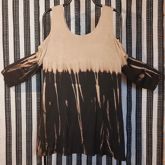 UrbanX black & mocha tie-dye cold shoulder hi-lo tunic, 2XL, NWOT - Picture 3 of 4
